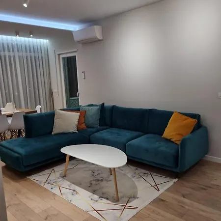 Star Gjiri Lalzit, Lura 2 Appartement *